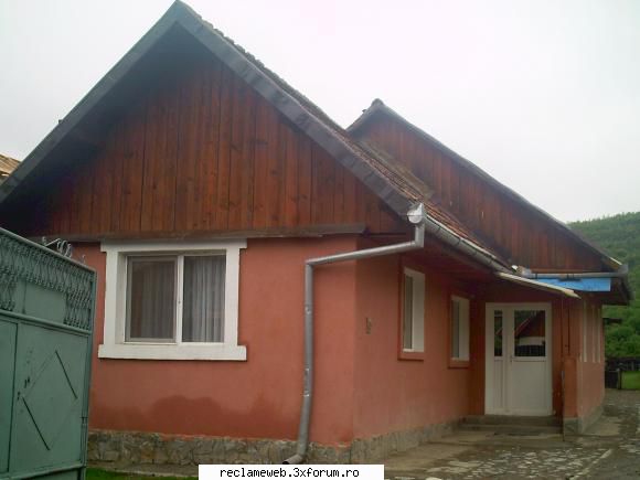 casa de baie, 2 camere, beci, camara, grajd, magazie lemne, garaj 2 in bucatarie, parchet in camere,